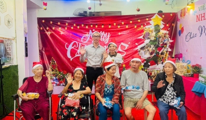 KHÔNG KHÍ GIÁNG SINH Ở VIỆN DƯỠNG LÃO NHÂN NGHĨA CÙNG CÁC ÔNG BÀ