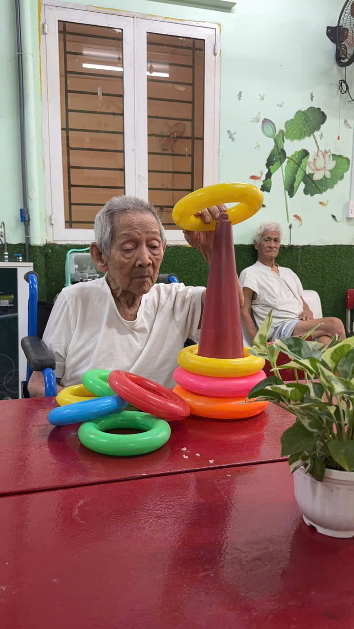 vi-sao-nguoi-cao-tuoi-can-duoc-duy-tri-ket-noi-voi-gia-dinh-khi-song-tai-vien-duong-lao