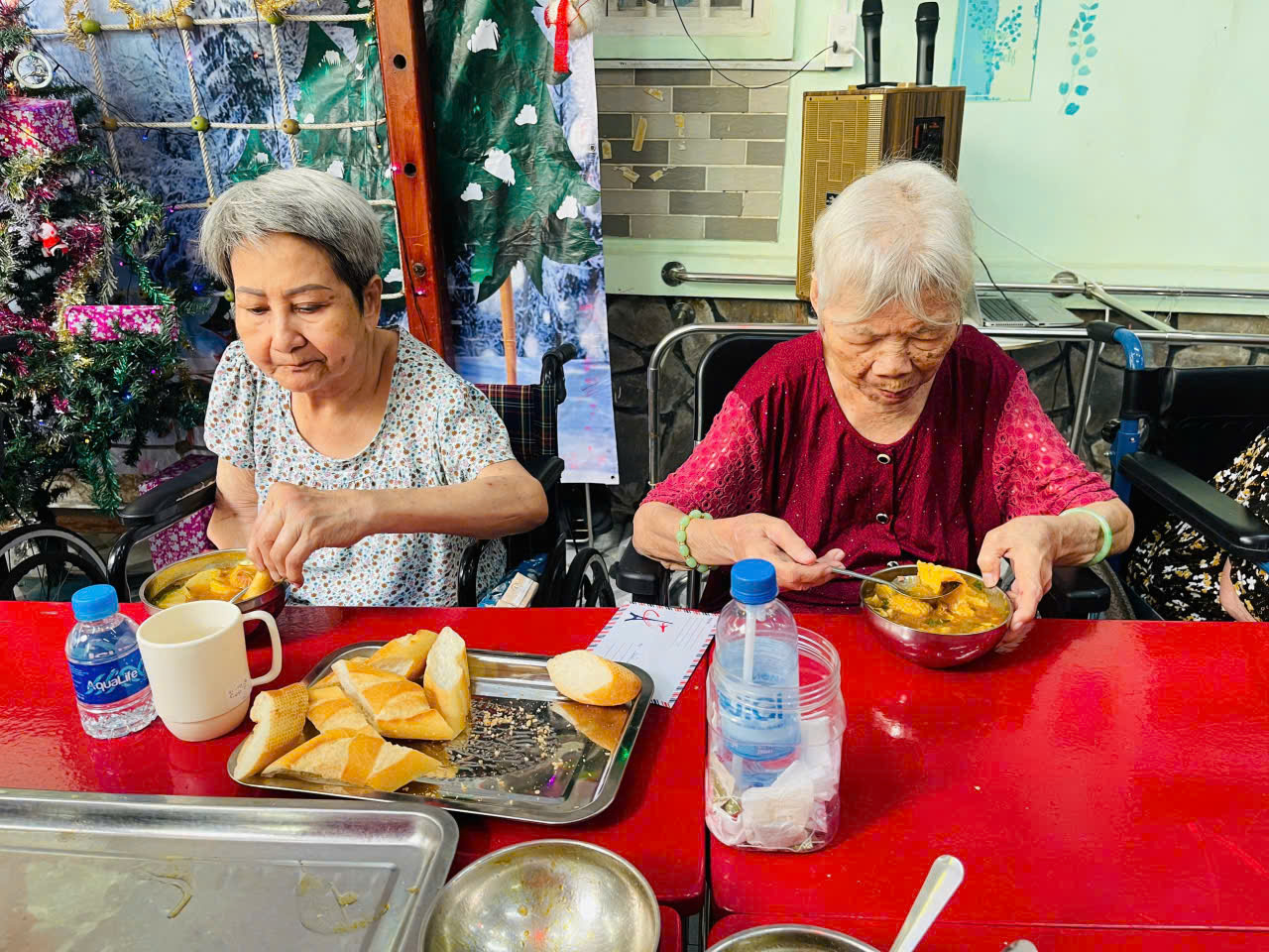 cham-soc-nguoi-cao-tuoi-theo-yeu-cau