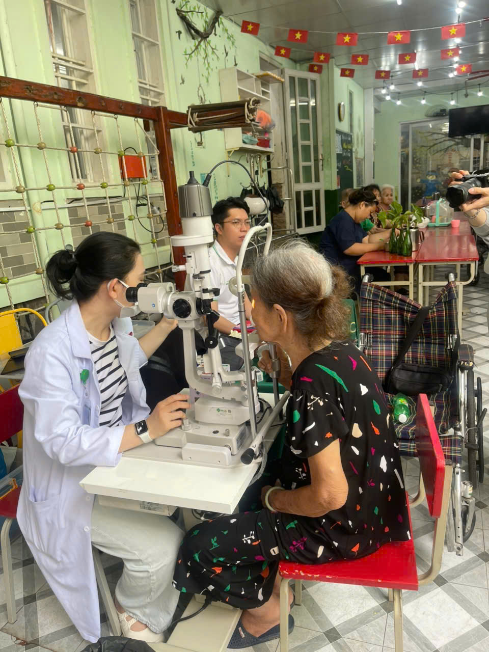 cham-soc-nguoi-cao-tuoi-phuc-hoi-chuc-nang